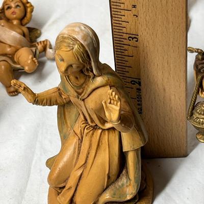 Lot 440 Nativity set