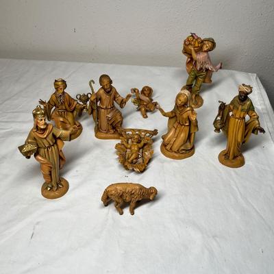 Lot 440 Nativity set