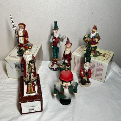 Lot 443 Santa figures