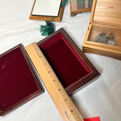 Lot 445 Trinket boxes