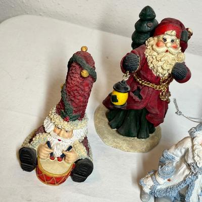 Lot 446 Santa figures