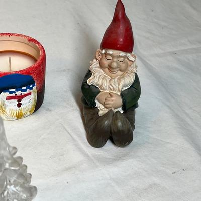 Lot 448 Christmas items