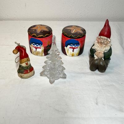 Lot 448 Christmas items