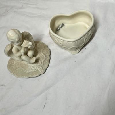Lot 449 Animal decor