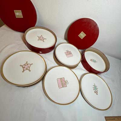 Lot 464 Christmas Plates