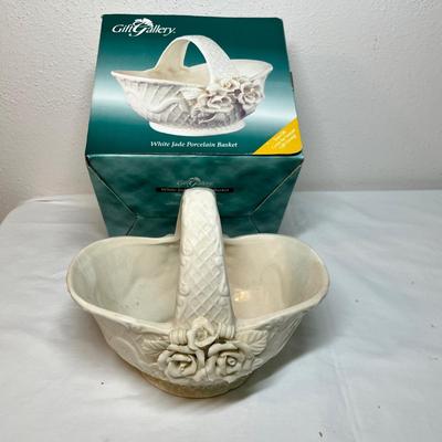 Lot 486 Porcelain basket