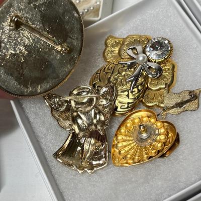 Lot 512 Lot #1 jewery Angels