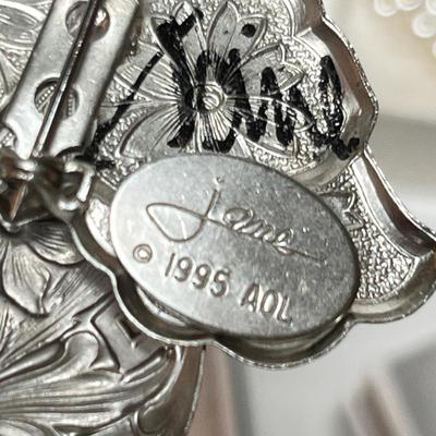Lot 512 Lot #1 jewery Angels