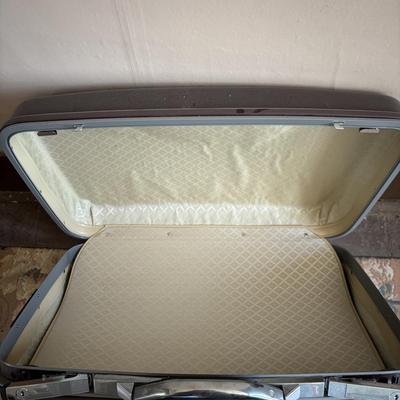 Samsonite Medium Suitcase