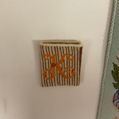 M272 Needlepoint Decor Banner With Pouches