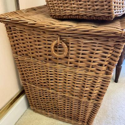 M291 Two Wicker Baskets With Lid