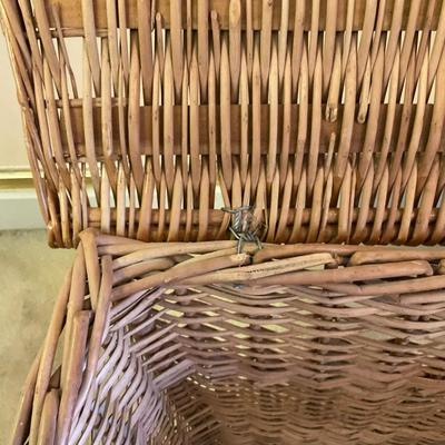 M291 Two Wicker Baskets With Lid