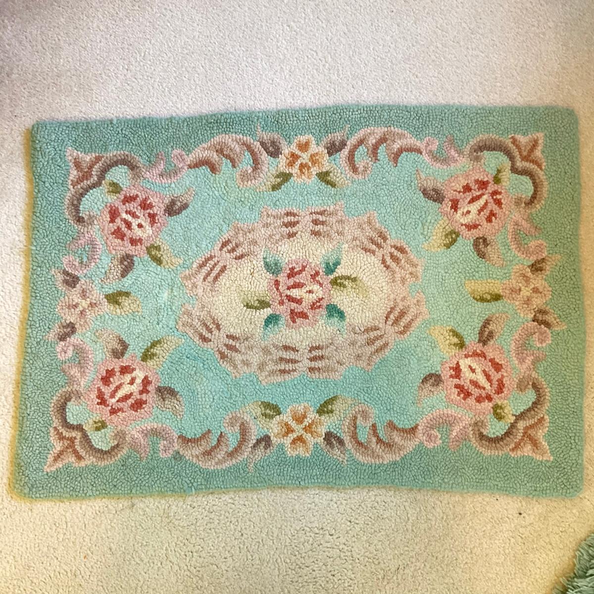 M292 Pink Rose Hooked Rug | EstateSales.org