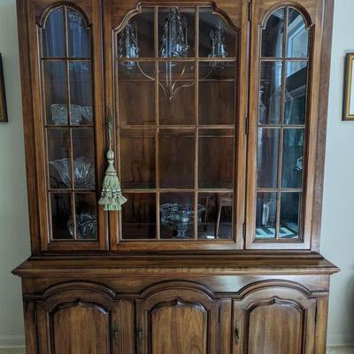 Thomasville Cherry Lighted China Cabinet 59"W