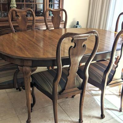 Thomasville Collector's Cherry Dining Table with 6 Chairs (2 armchairs & 4 side chairs)