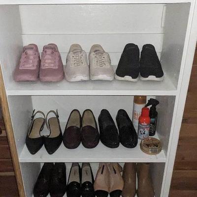 Women's Shoe Lot (Size 6, 6-1/2, 7) Mostly 6-1/2's & Shoe Cleaning Products