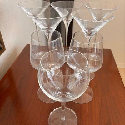 Set Of 8 Mixed Stemware 