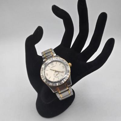 LOT 13: Men's Movado Swiss Made Watch