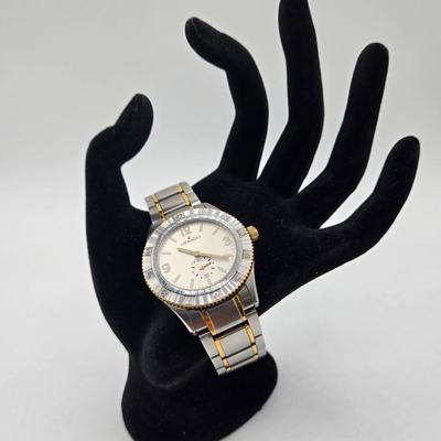 LOT 13: Men's Movado Swiss Made Watch