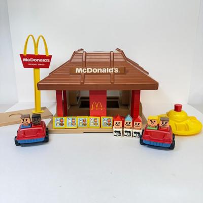LOT 22: Vintage McDonald's Play Set