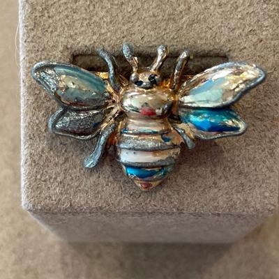 Small bugs pins with ring