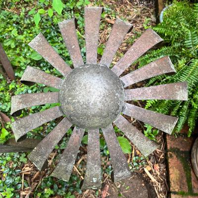 Four Metal Coneflowers Yard Art & Hummingbird Feeder (FY-MG)