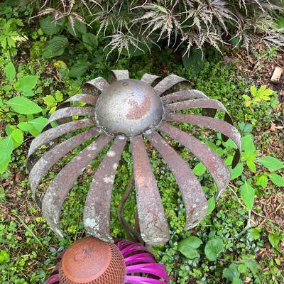 Four Metal Coneflowers Yard Art & Hummingbird Feeder (FY-MG)