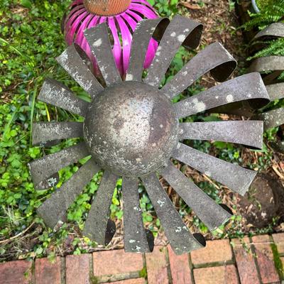 Four Metal Coneflowers Yard Art & Hummingbird Feeder (FY-MG)