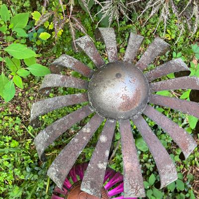 Four Metal Coneflowers Yard Art & Hummingbird Feeder (FY-MG)