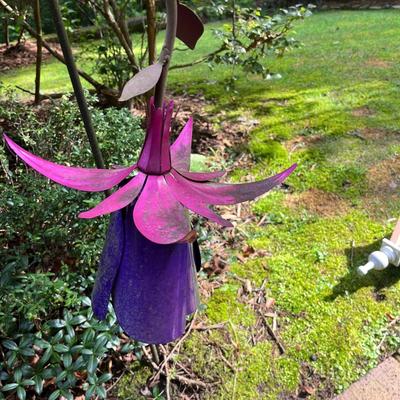 Four Metal Coneflowers Yard Art & Hummingbird Feeder (FY-MG)