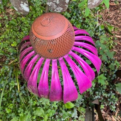 Four Metal Coneflowers Yard Art & Hummingbird Feeder (FY-MG)