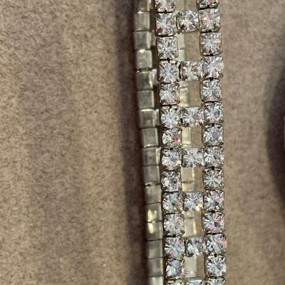 Clear rhinestone necklace and stretch bracelet