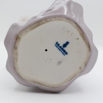 LLadro Porcelain Figurine "Coy Girl with Hat"