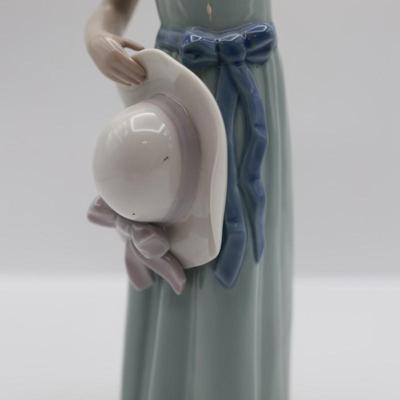 Lladro Porcelain Figurine "Prissy Girl with Hat"