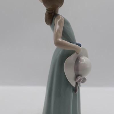 Lladro Porcelain Figurine "Prissy Girl with Hat"
