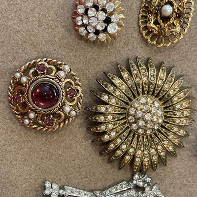 Vintage gold tone brooches