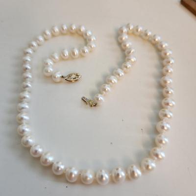 Sale Photo Thumbnail #503: This auction lot is for a Cultured Pearl Necklace.  This stunning necklace is made of real cultured pearls - hand tied between each.  The necklace has a 14K gold clasp.  It measures about 18-inches long.  Very Nice.