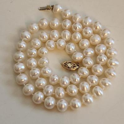 Sale Photo Thumbnail #501: This auction lot is for a Cultured Pearl Necklace.  This stunning necklace is made of real cultured pearls - hand tied between each.  The necklace has a 14K gold clasp.  It measures about 18-inches long.  Very Nice.