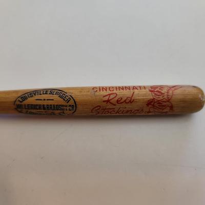 Sale Photo Thumbnail #530: This auction lot is for a Louisville Slugger Pen with the Old Cincinnati Reds Logo.  The logo actually say Cincinnati Red Stockings.  Nice vintage item - where you gonna find 'em.  See photo for size.