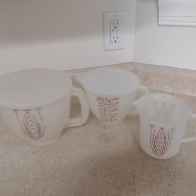Set of Three Vintage Tupperware Measuring Cups