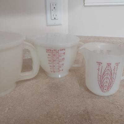Set of Three Vintage Tupperware Measuring Cups