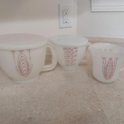 Set of Three Vintage Tupperware Measuring Cups