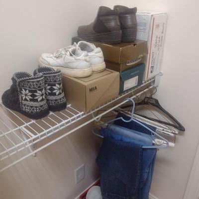 Collection of Women's Fashion Clothes, Shoes, Apparel Mostly Medium Petite Sizes
