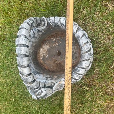 Sale Photo Thumbnail #424: Medium sized concrete basket with bow - see pics for measurements
