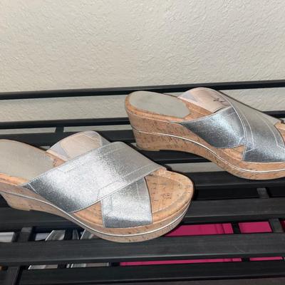 Sale Photo Thumbnail #442: Donald Pliner sandal wedges size 7 1/2