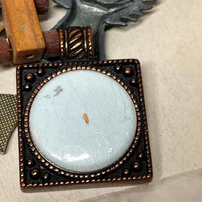 Lot 516 Lot of trinkets