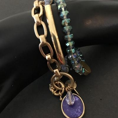 Cute plunder, gold toned stretch bracelet set really cute