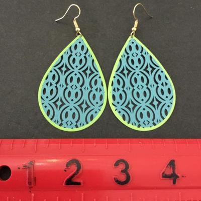 Cute teardrop fashion earrings