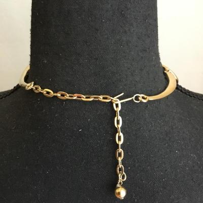 Beautiful vintage disk gold tone necklace