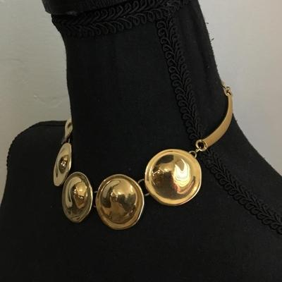 Beautiful vintage disk gold tone necklace